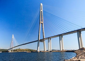 Мост через пролив Босфор на Остров Русский